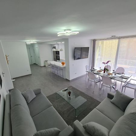 Modern 3 Bedroom Luxury Apartment In Торемолинос Екстериор снимка