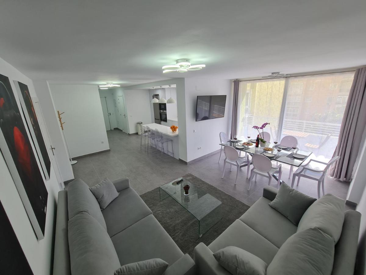 Modern 3 Bedroom Luxury Apartment In Торемолинос Екстериор снимка