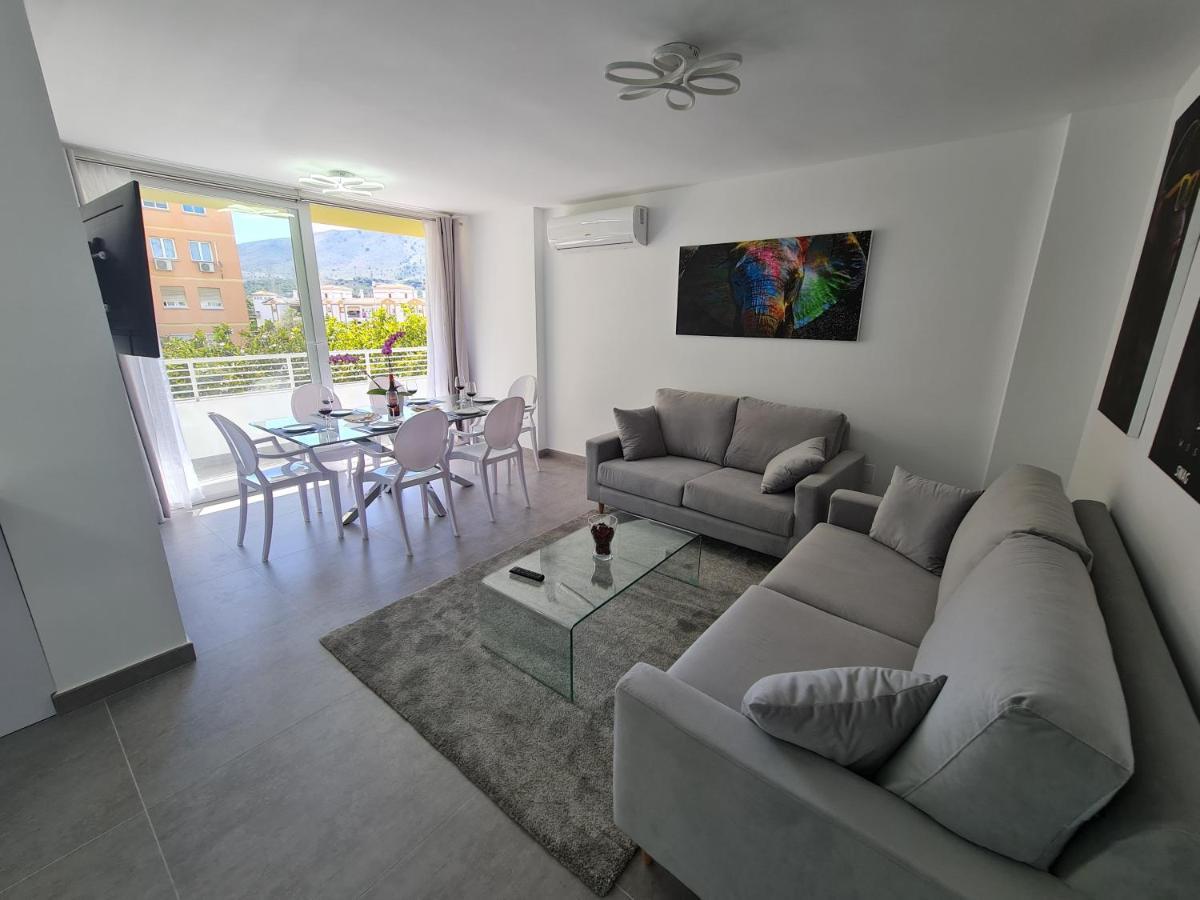Modern 3 Bedroom Luxury Apartment In Торемолинос Екстериор снимка