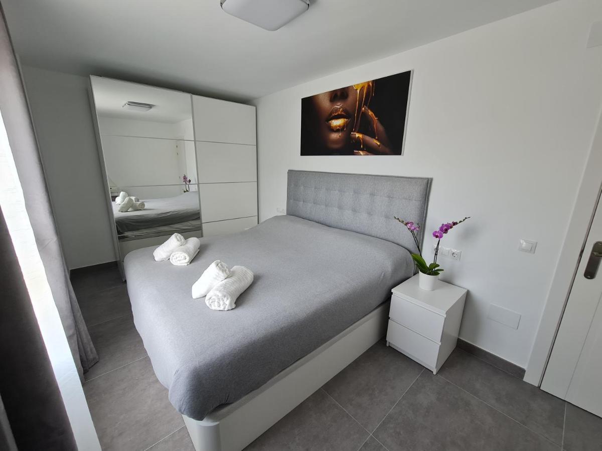 Modern 3 Bedroom Luxury Apartment In Торемолинос Екстериор снимка