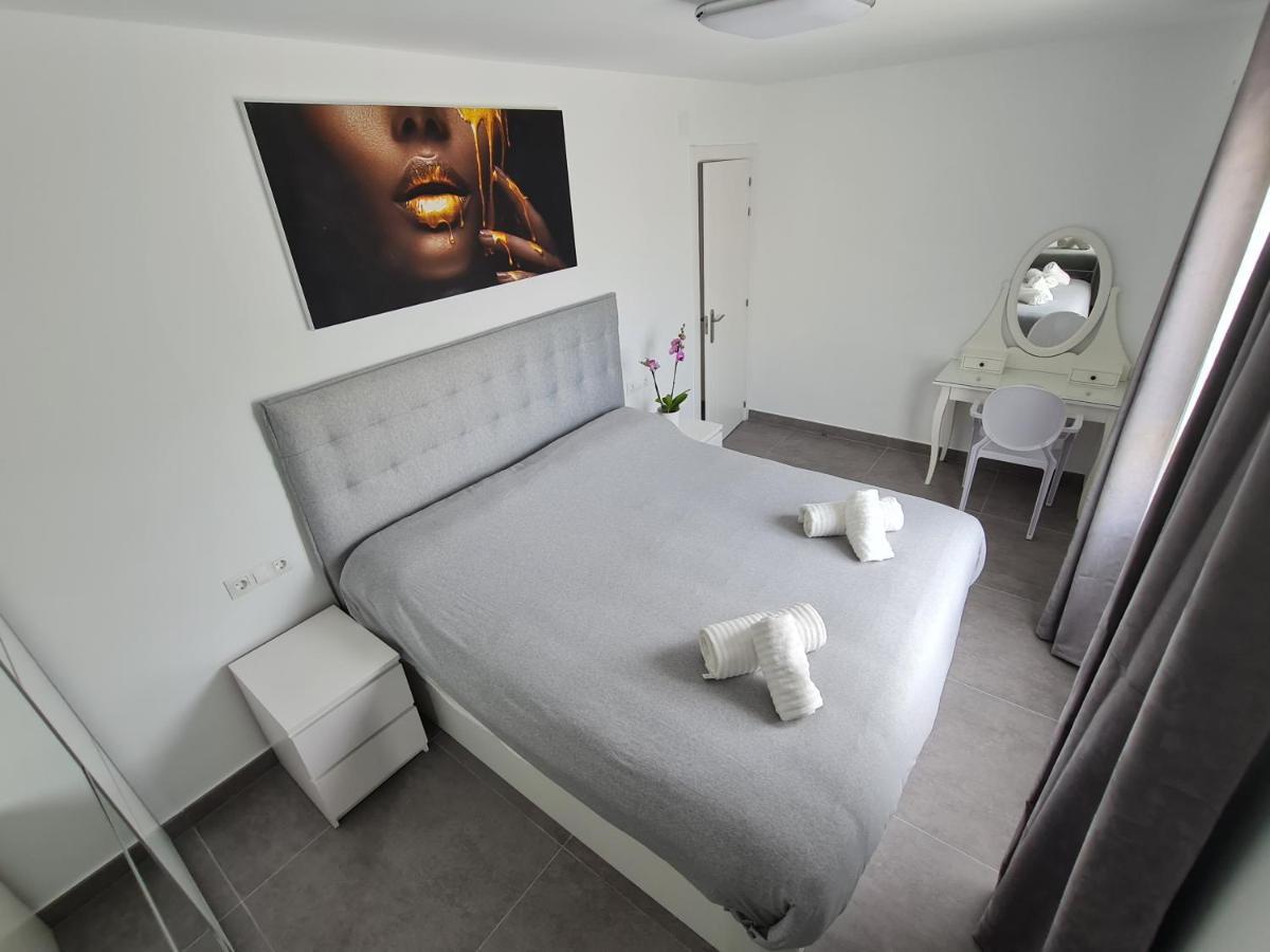 Modern 3 Bedroom Luxury Apartment In Торемолинос Екстериор снимка