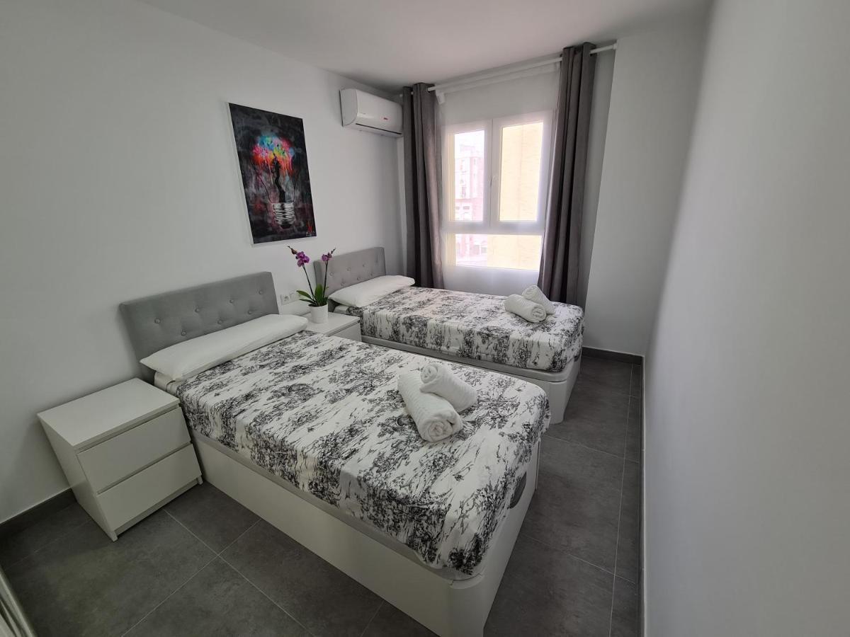 Modern 3 Bedroom Luxury Apartment In Торемолинос Екстериор снимка
