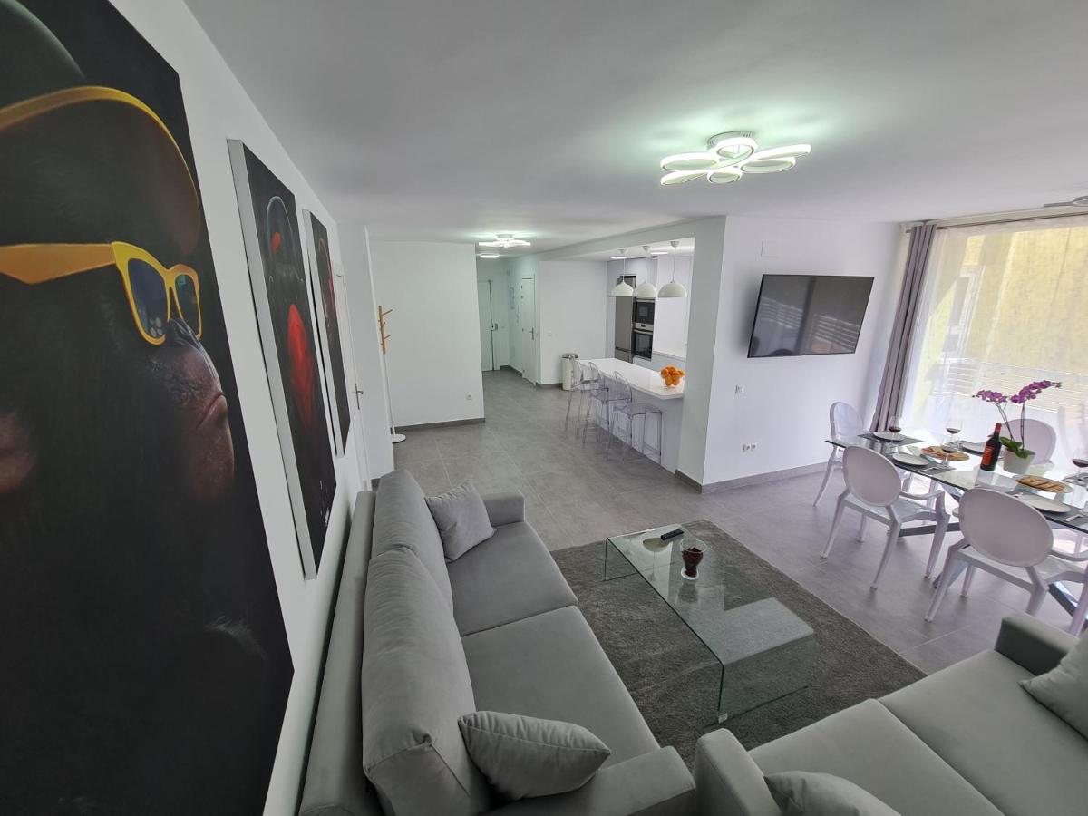 Modern 3 Bedroom Luxury Apartment In Торемолинос Екстериор снимка